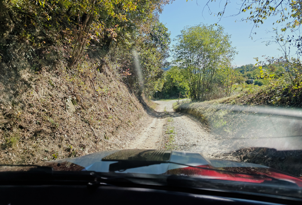 Nebenstrasse im Piemont